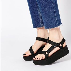 Teva Flatform Universal Sandal